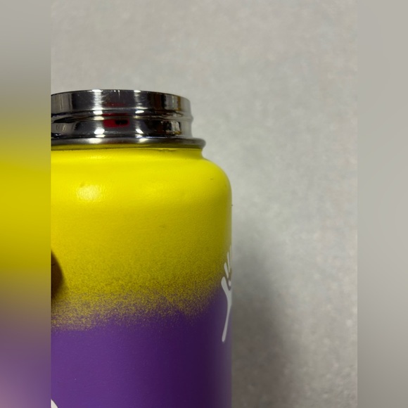 Hydro flask 40 ounce rainbow stainless steel Waterbottle - Picture 4 of 10